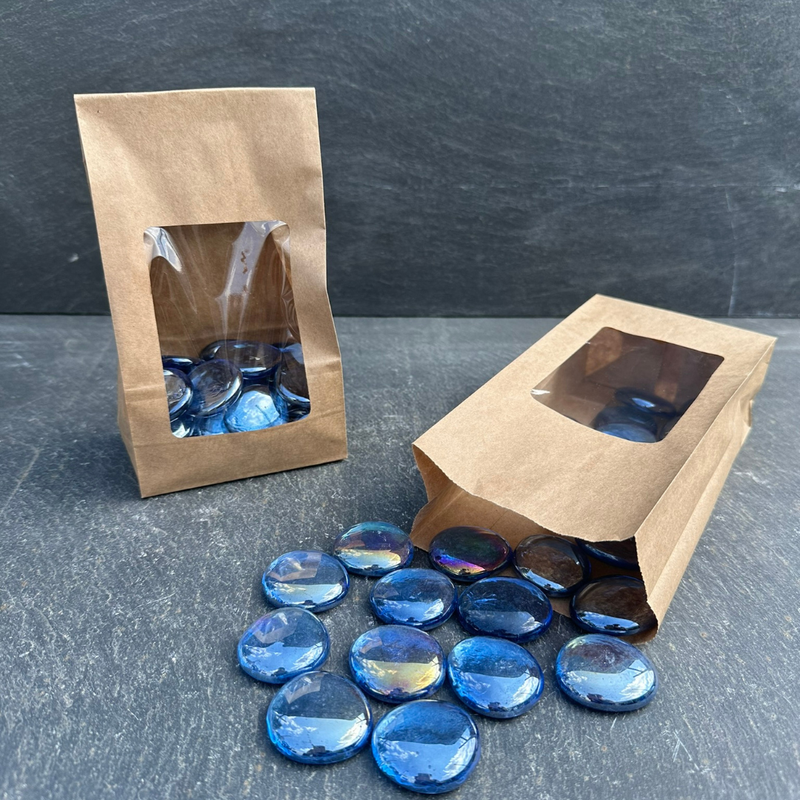 25 Muggelsteine blau / hellblau schimmernd Glassteine Dekosteine Glasnuggets 30 bis 35mm
