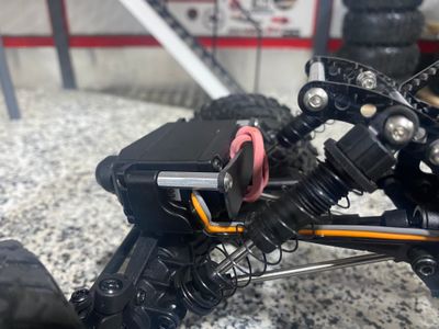 Behind-the-servo Battery Mount