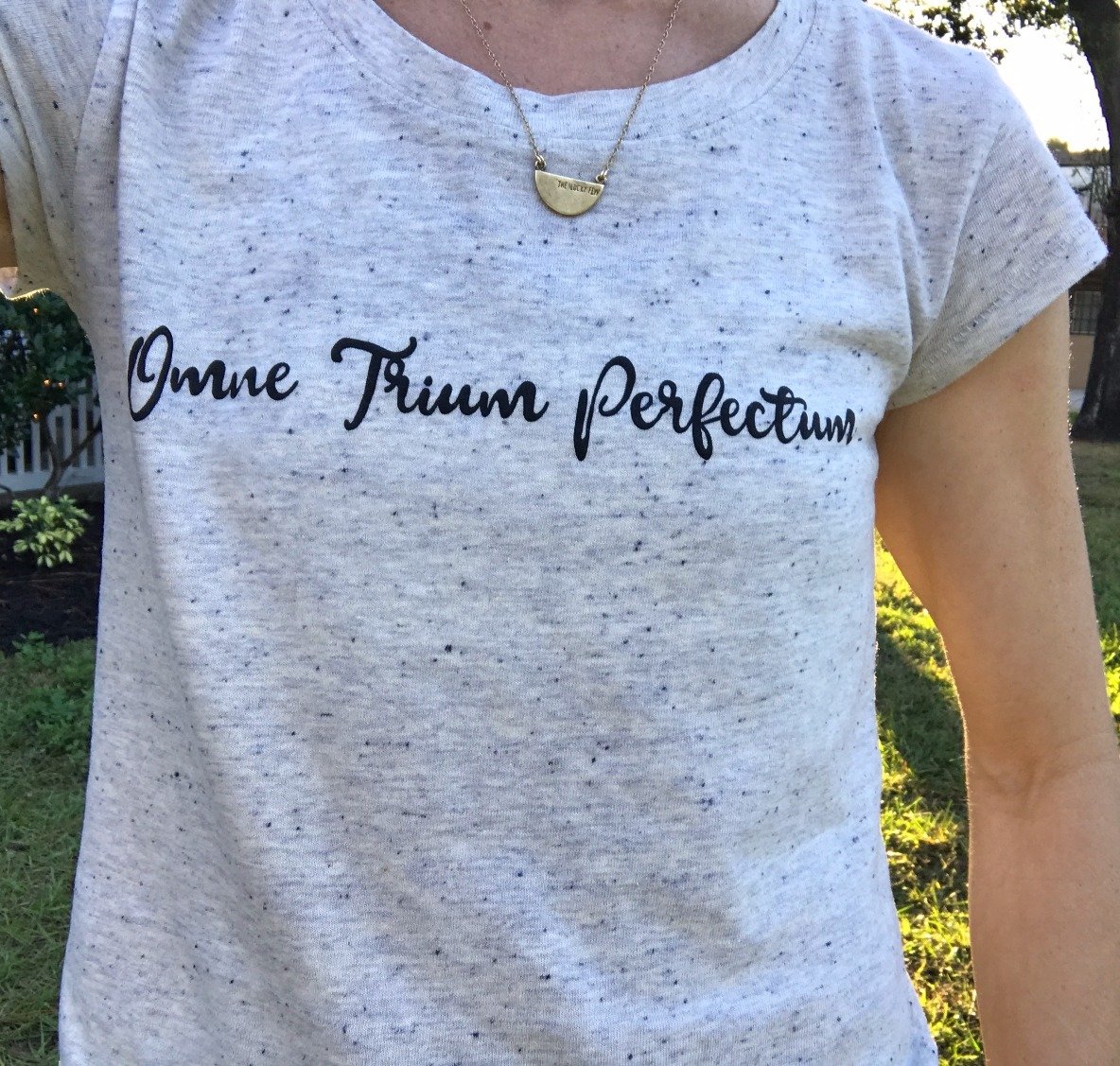 Omne Trium Perfectum (Black-script)