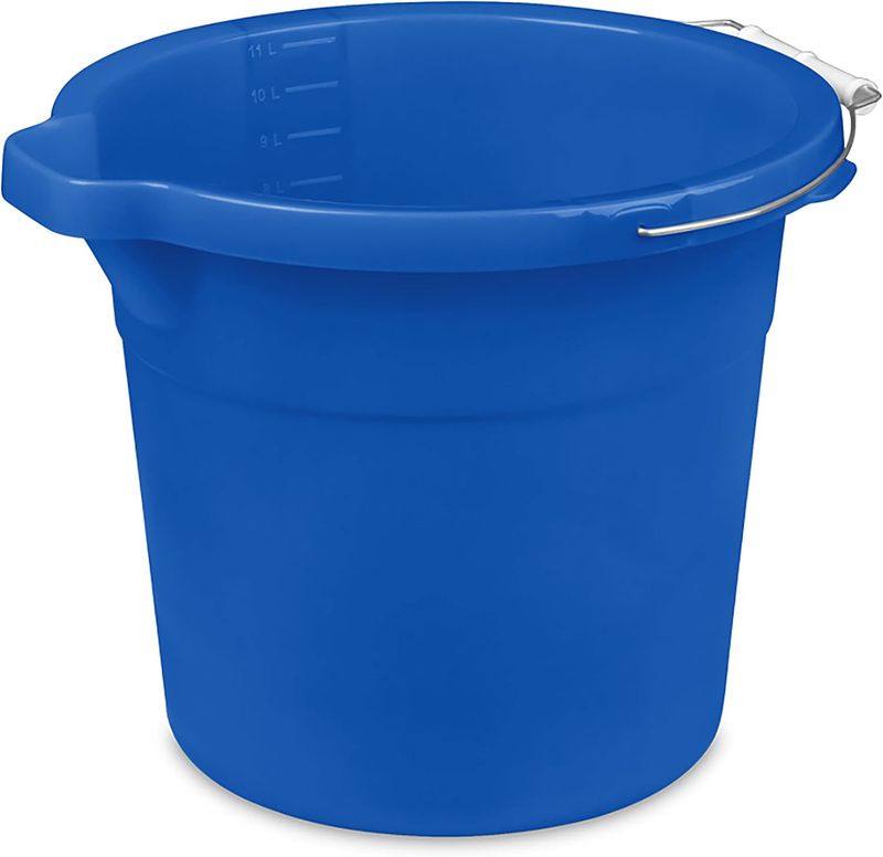 12 qt pail with spout
