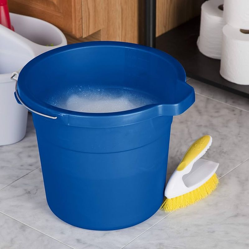 12 qt pail with spout