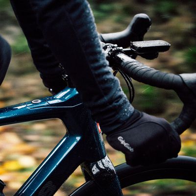 Cycling accessories on sale at Via Ciclante includes socks, gloves, warmers and headwear