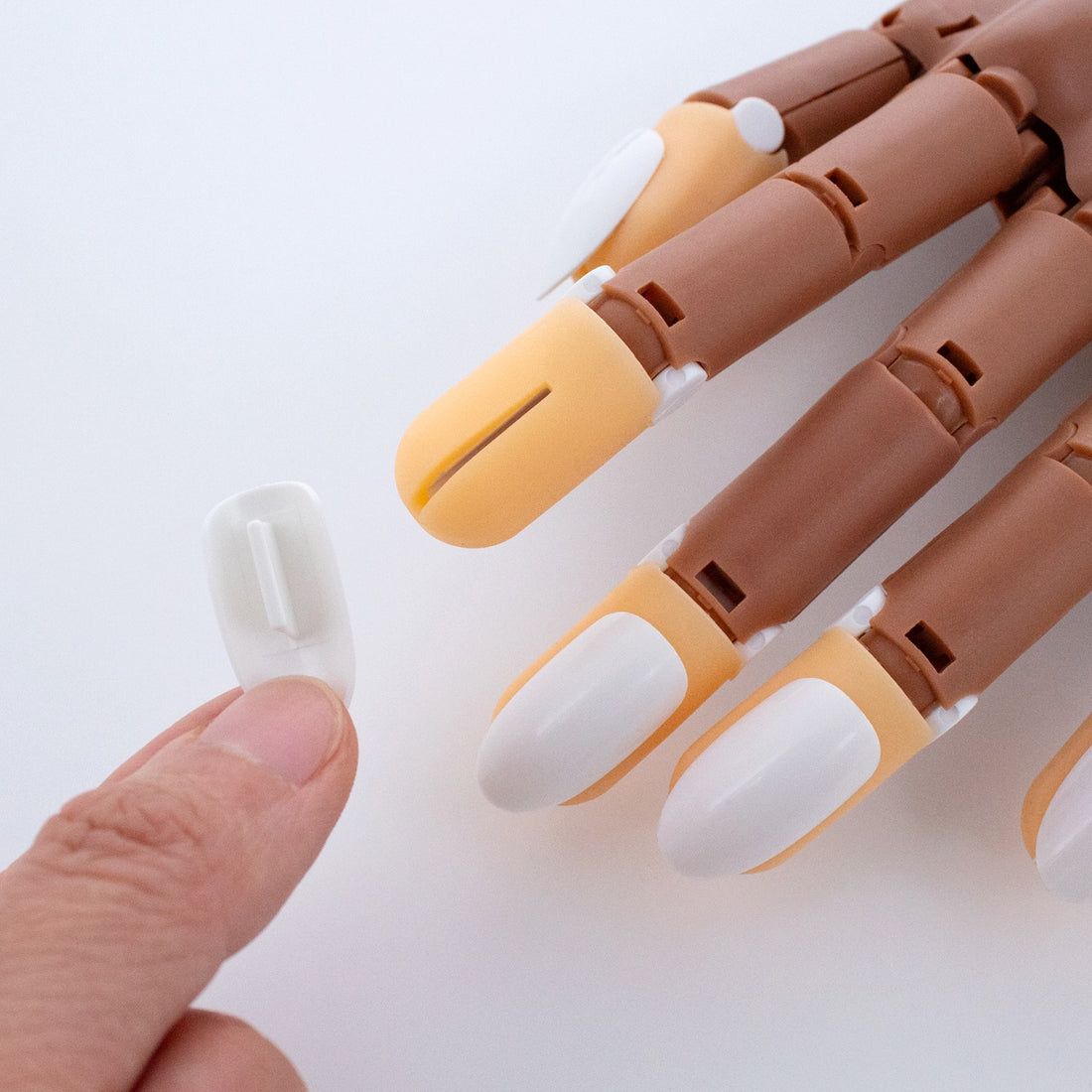Nail Trainer 82103  Adoro