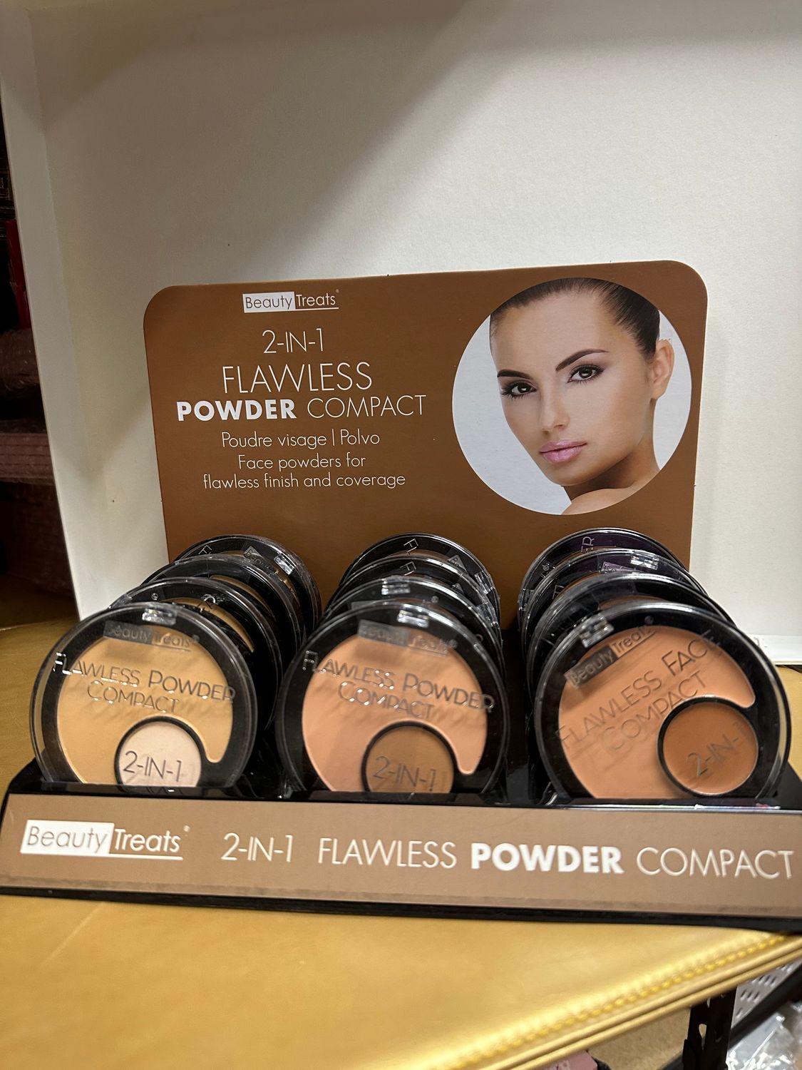 BEAUTY TREATS FLAWLESS FACE COMPACT 2-IN-1