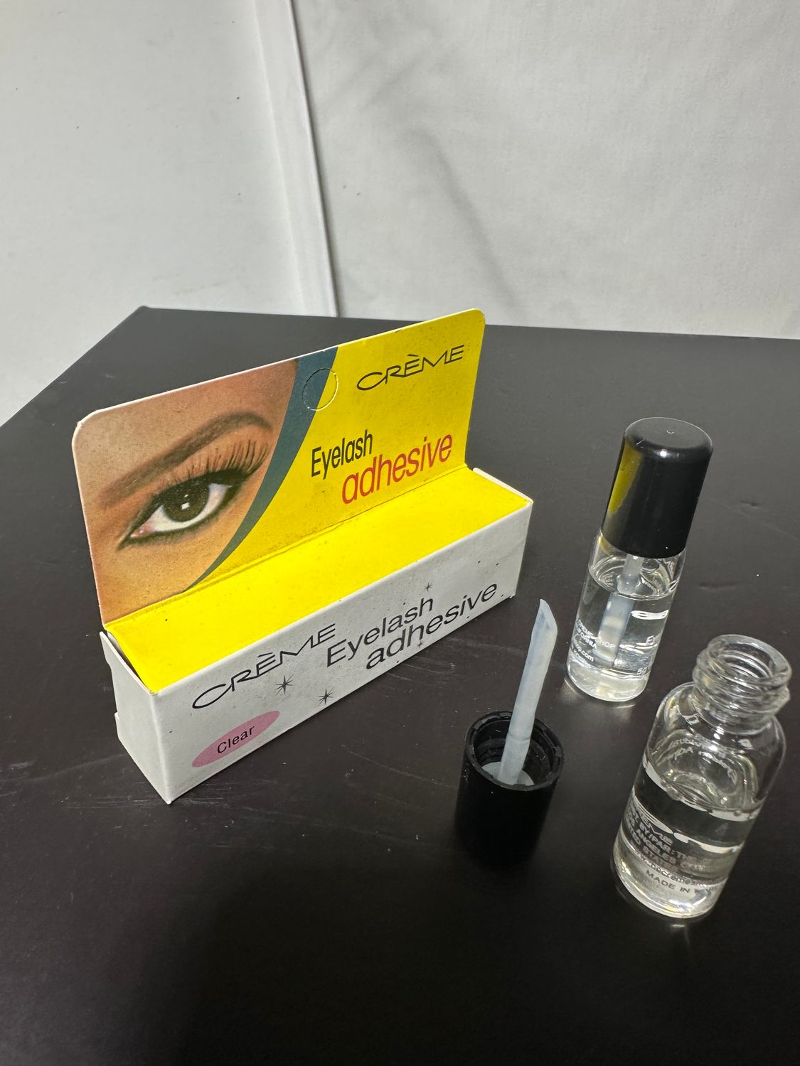 EYELASH ADHESIVE    CLEAR  CREME
