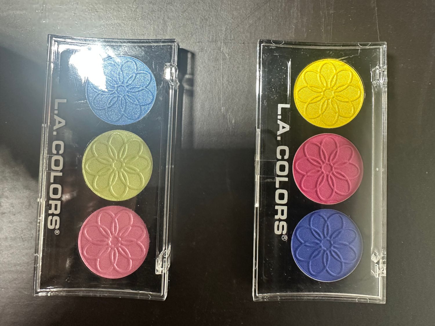 3 COLOR EYESHADOW   1dz  MIX A   LA COLORS
