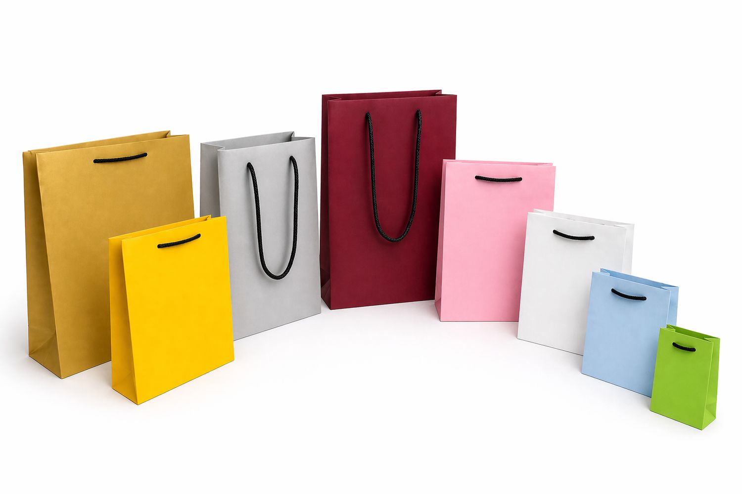 Farbige Deluxepapiertaschen mit schwarzer PP-Kordel