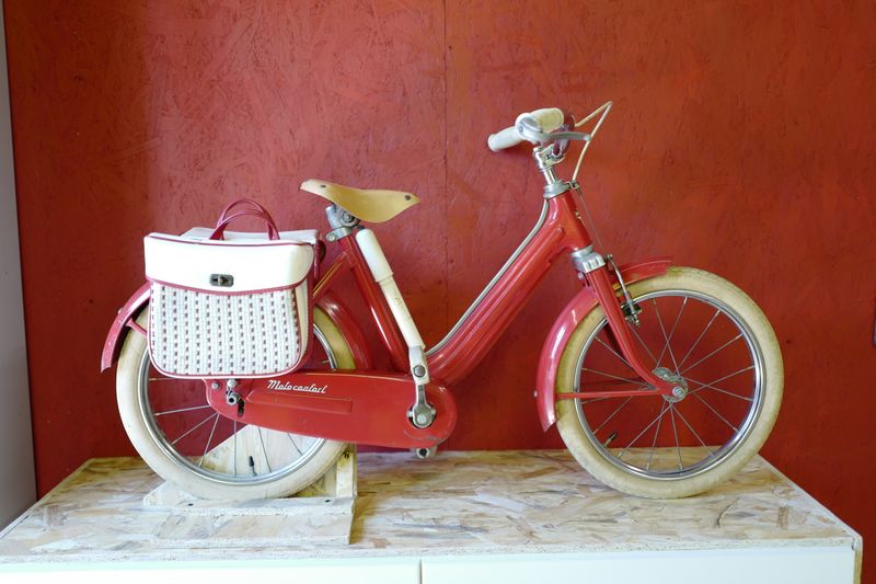 Motoconfort Enfant Vintage  L'Élégance Rétro des Années 60 !