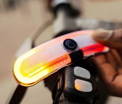 Overade TURN  Éclairage AR Vélo Casque  Clignotants  Détecteur Feu Stop
