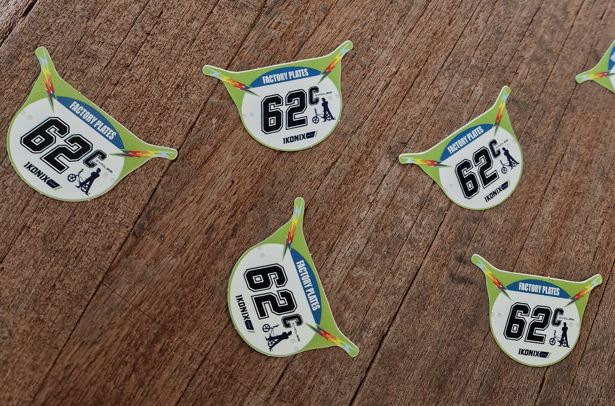 Lot de 5 Autocollants "Factory Plates" - Design #1 Série Collection 62C