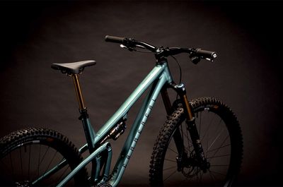 COMMENCAL T.E.M.P.O. ALC ACID LAKE Unique.