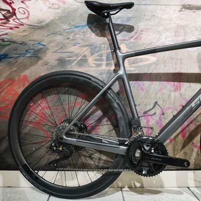 SCOTT Addict 30 2025 – Shimano 105 Di2