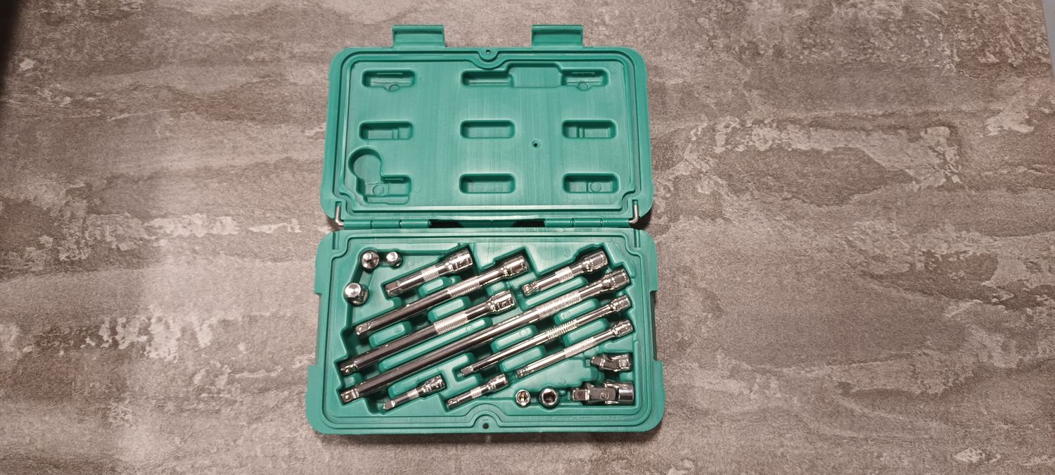 NARZĘDZIA ZESTAW 16 CZĘŚCIOWY AKCESORIÓW I PRZEDŁUŻEK 1/4&quot;, 3/8&quot;