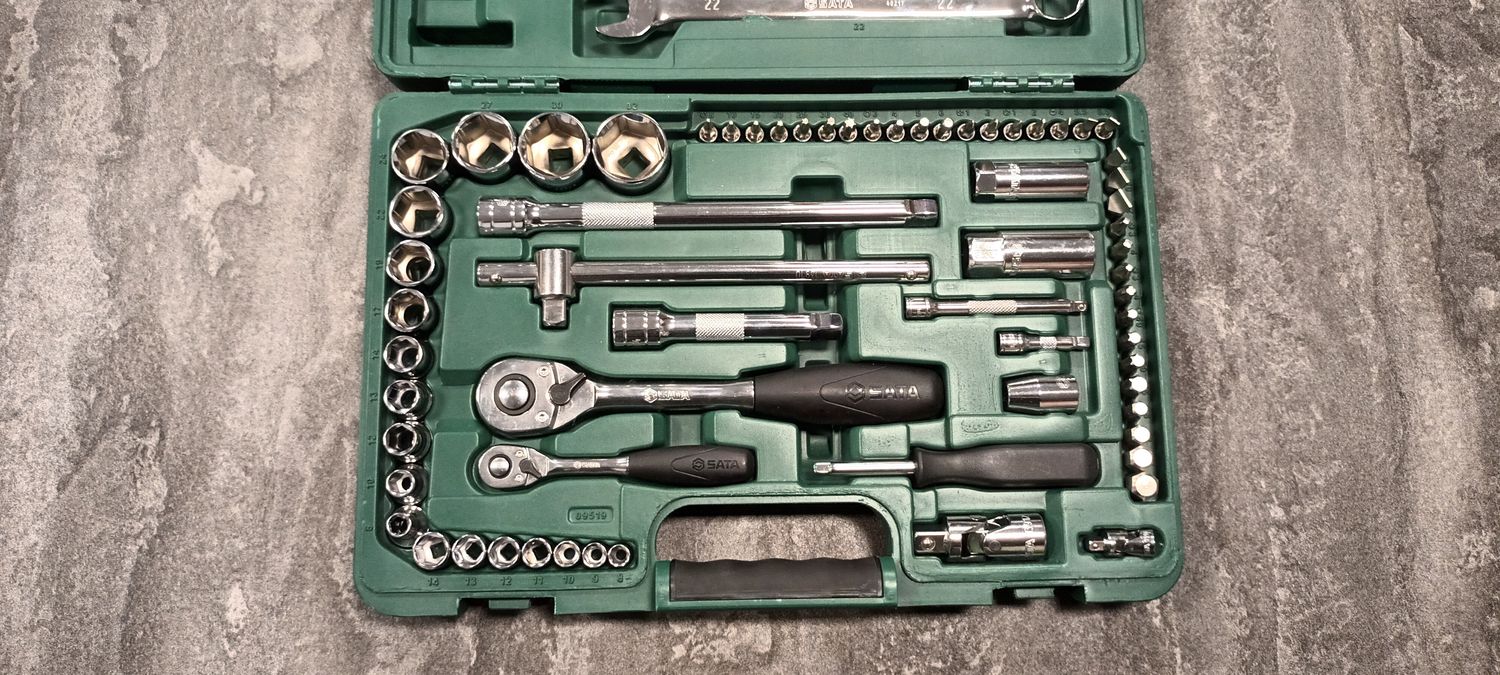 NARZEDZIA ZESTAW 76 KLUCZY NASADOWYCH 1/4&quot; 1/2&quot;ST09519SJ