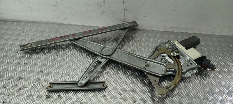 PODNOŚNIK MECHANIZM SZYB PRAWY PRZÓD COROLLA E12 3D OE. EU. 0130822032