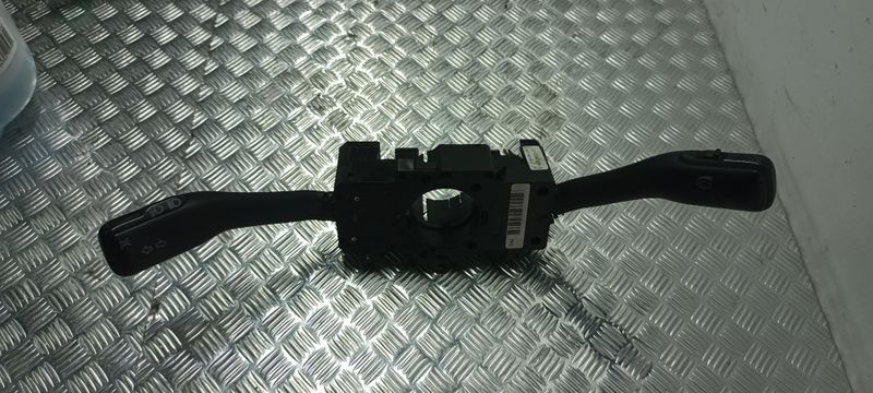 MANETKA PRZEŁĄCZNIK POD KIEROWNICE AUDI VW SEAT SKODA 4B0953503 OE. EU.