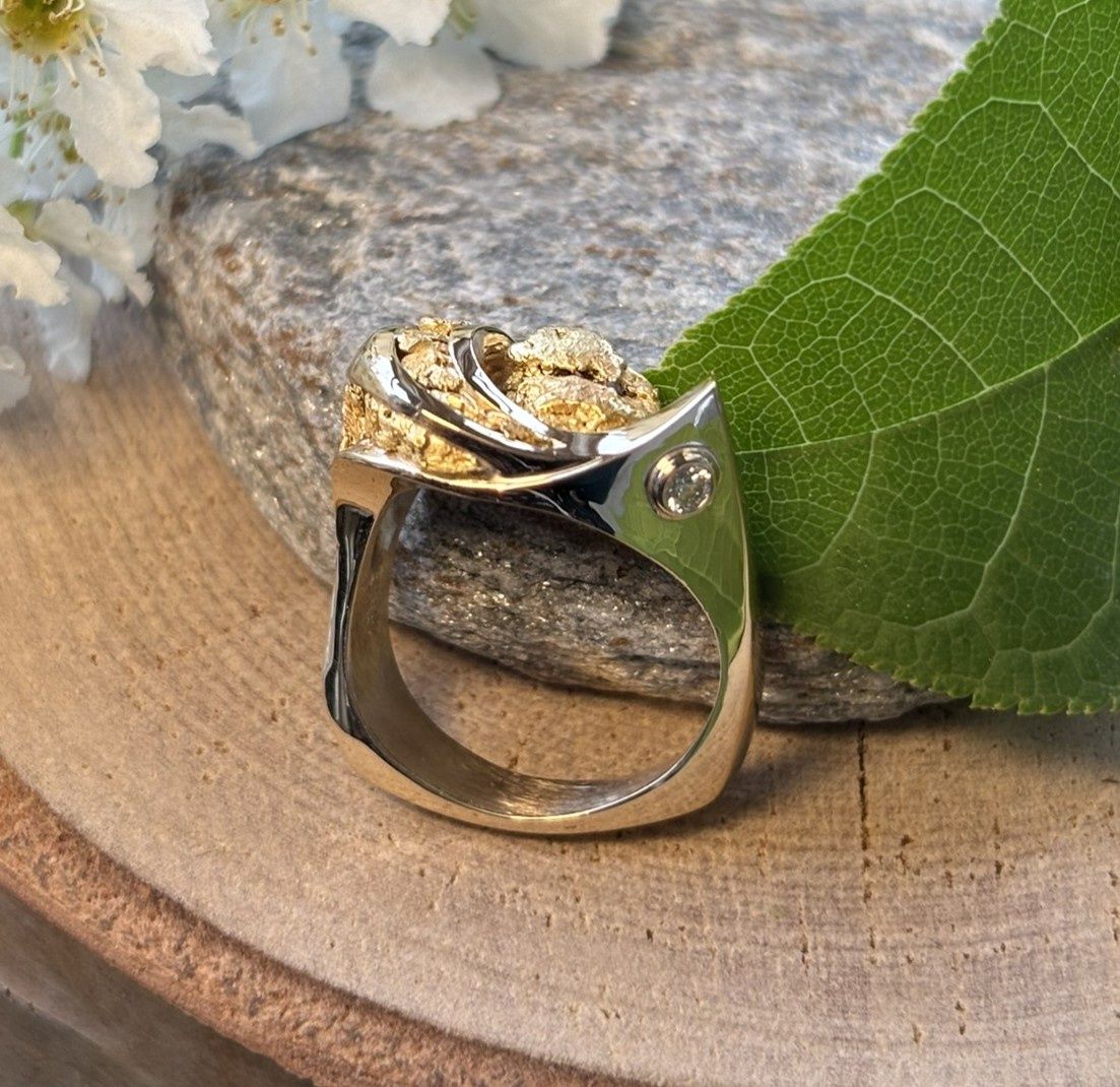 14K Gold Nugget &amp; Diamond Wave - 9.1g
