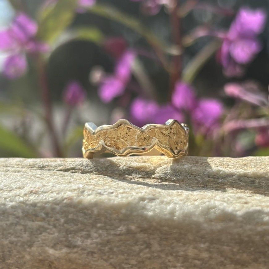 14K Gold Ridge-Line Nugget Band