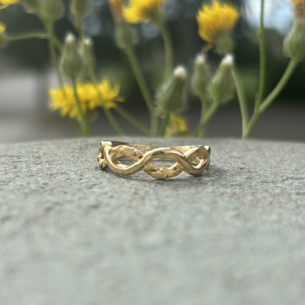14K Gold Petite Infinity-Nugget Band
