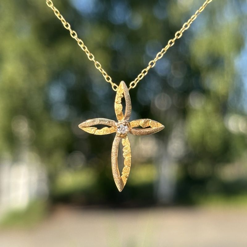 14K Petal Cross