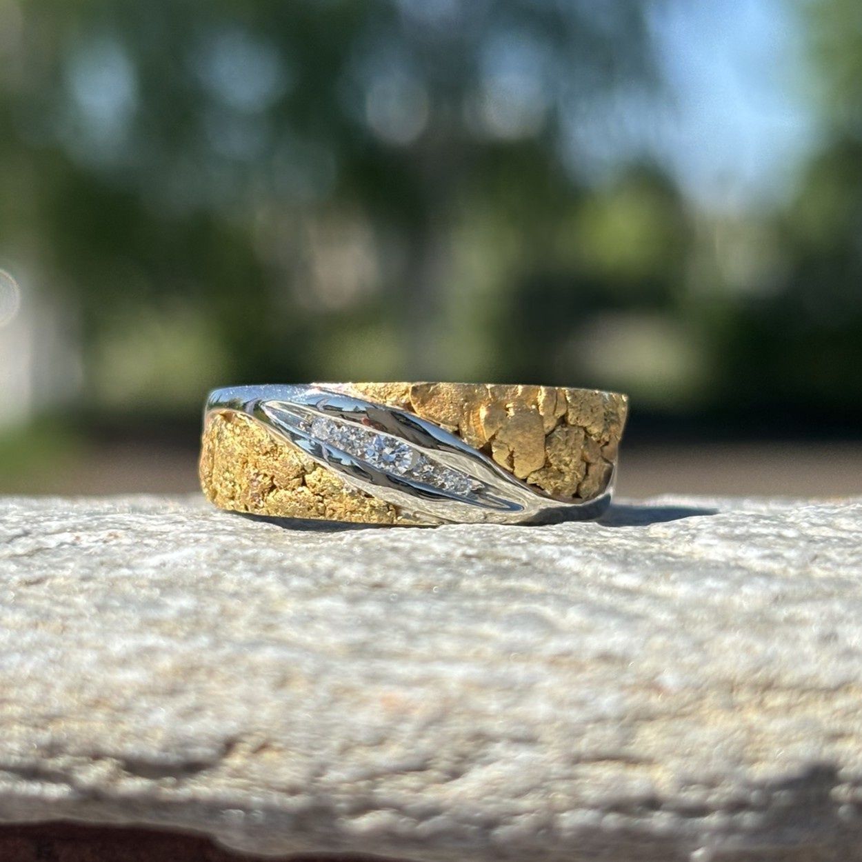 14k Golden Divide Band