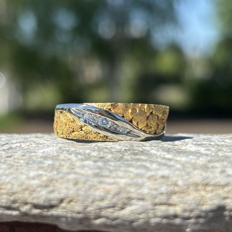 14k Golden Divide Band