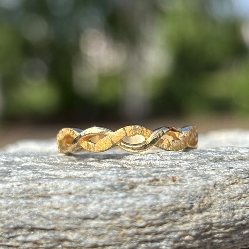 14k Gold Delicate Infinity-Nugget Band