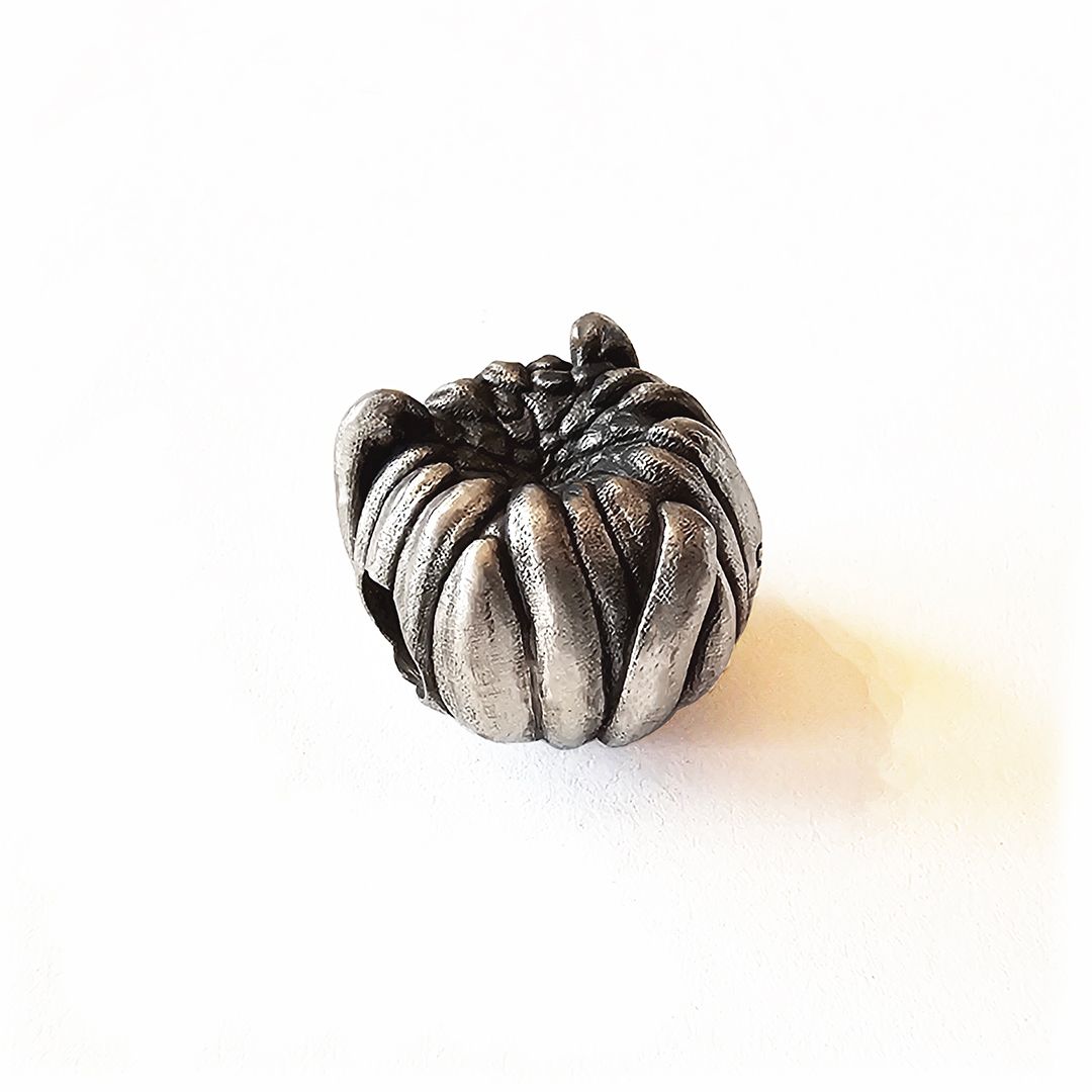 CHRYSANTHEMUM BUD