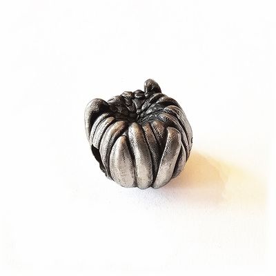 CHRYSANTHEMUM BUD