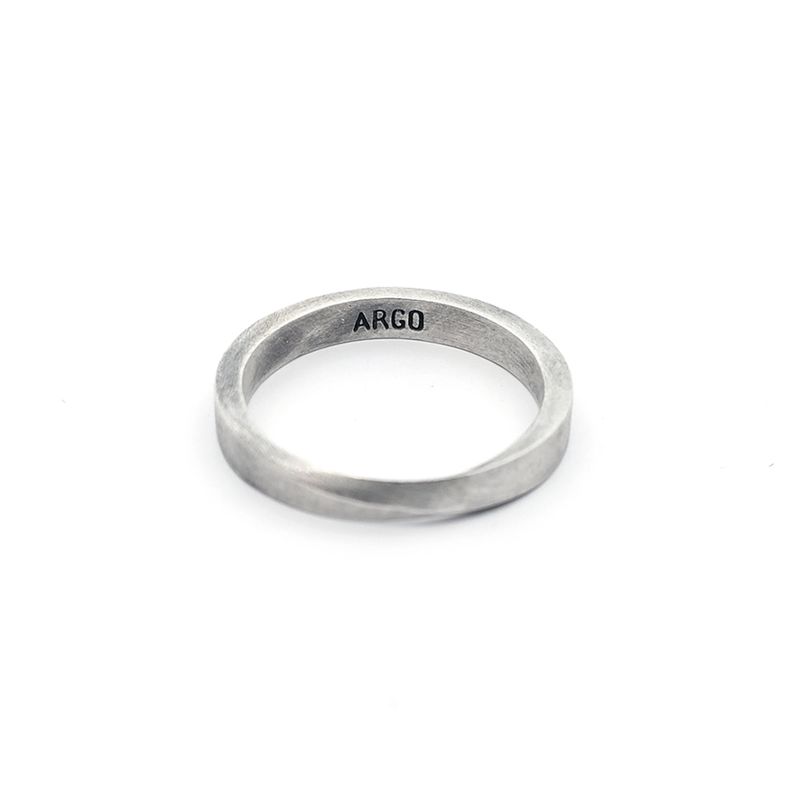 MOBIUS RING