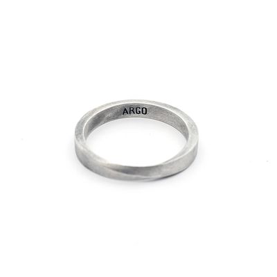 MOBIUS RING