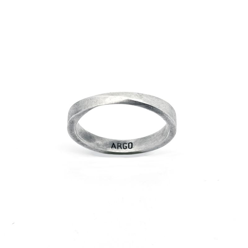 MOBIUS RING
