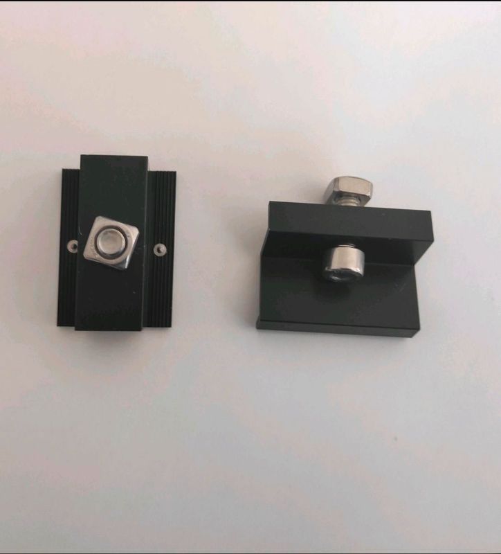 Mittelklemmen und Endklemmen 30mm, 35mm inkl. Schrauben und Vierkantmuttern oder Nutenstein M8 nach Wahl