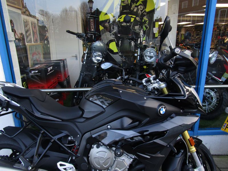 BMW S1000XR