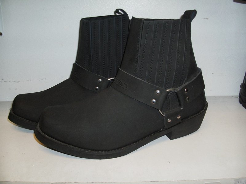 boots size 44