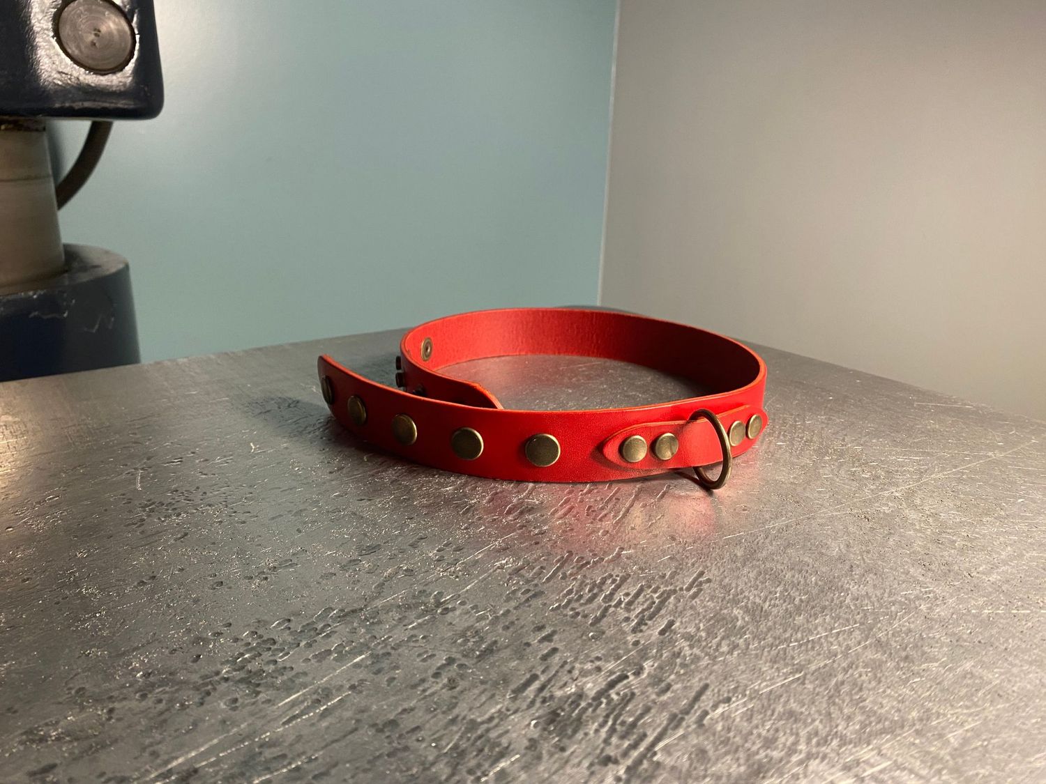 Collier vachette rouge.