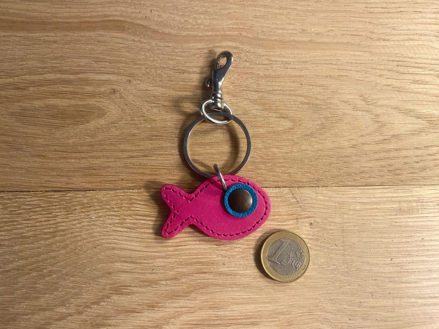 Porte-clefs poisson rose fluo, oeil menthe.