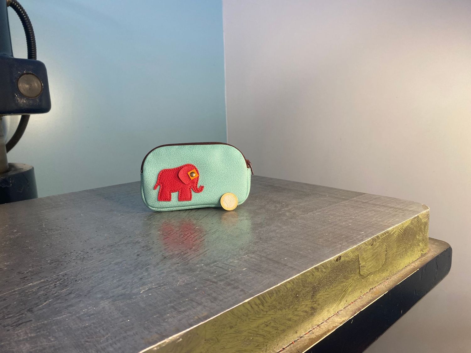 Roscoe aqua et rouge.