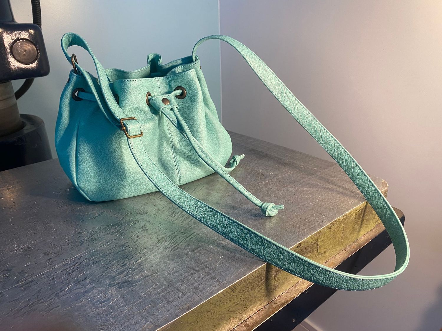 Aliena 2, buffle coloris aqua.