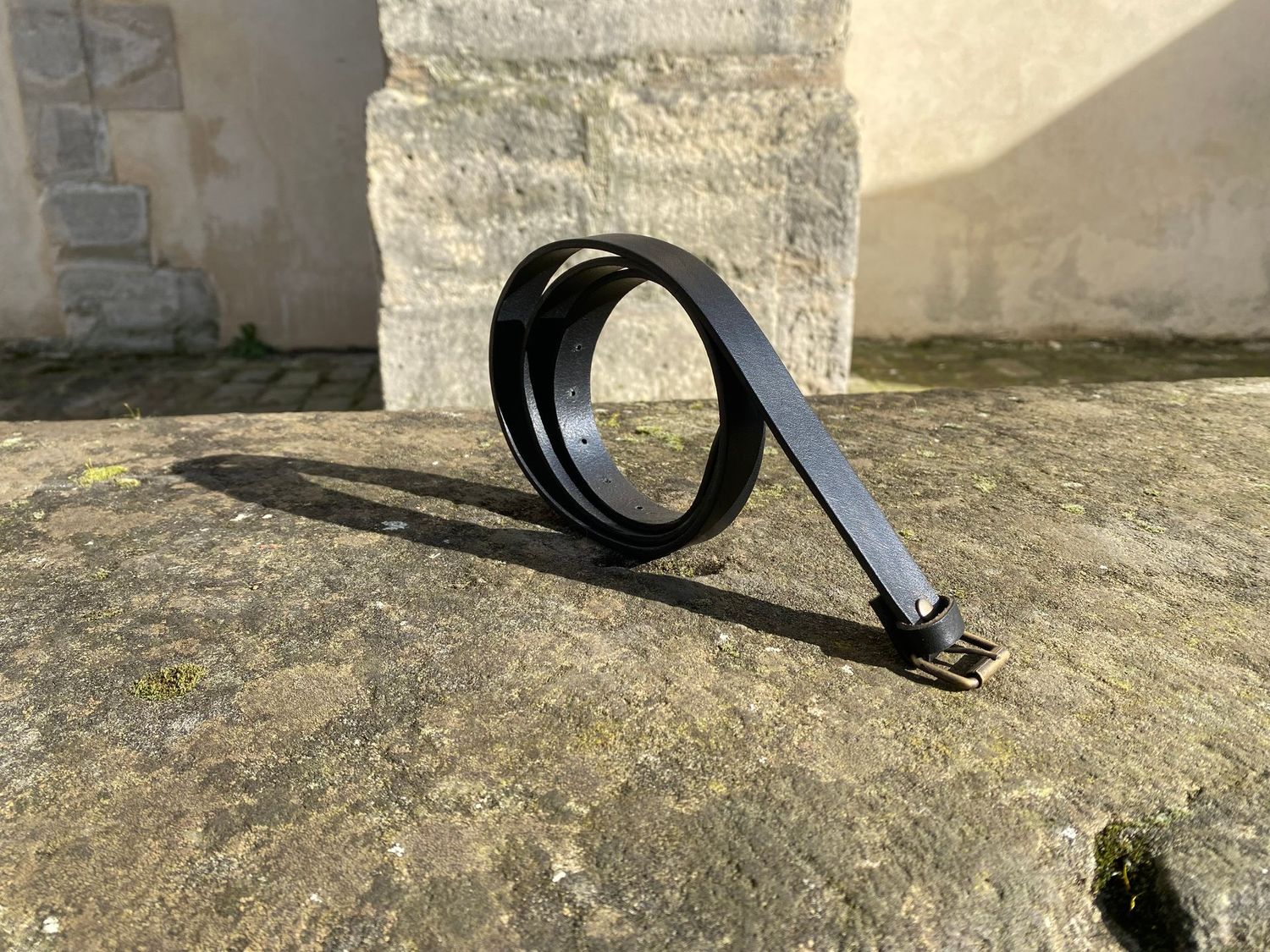 Ceinture "Shep" noire foulonnée. Largeur 2cm, boucle rouleau.
