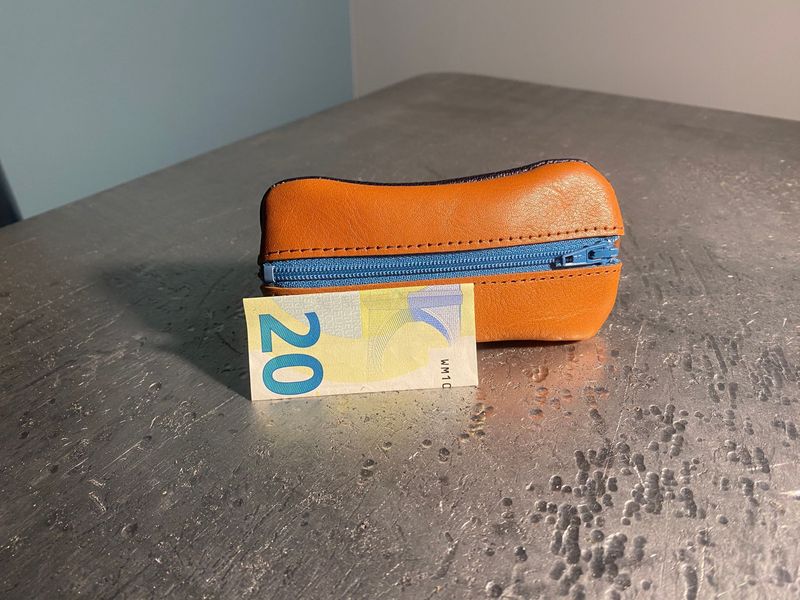 Joker double, marine et cognac.