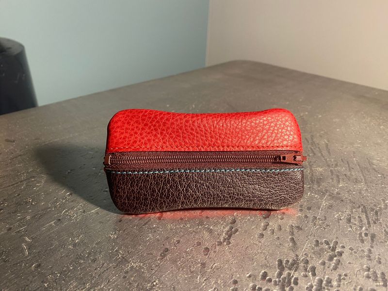 Joker double, rouge et prune.