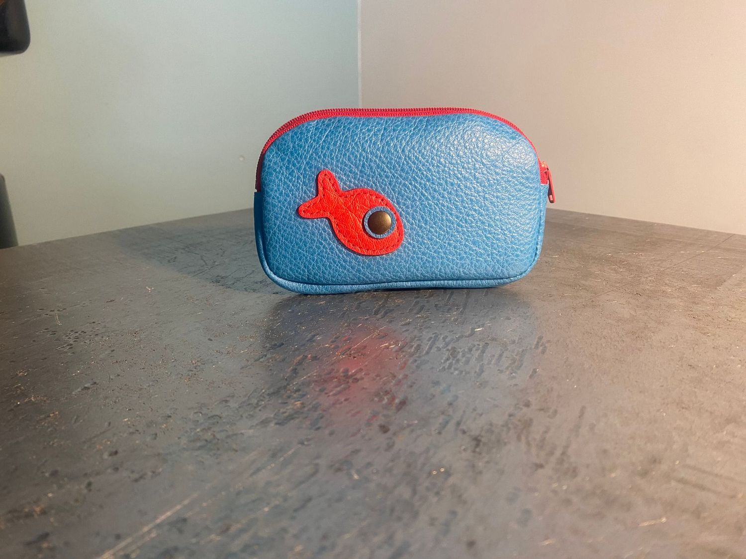 Roscoe turquoise, poisson rouge