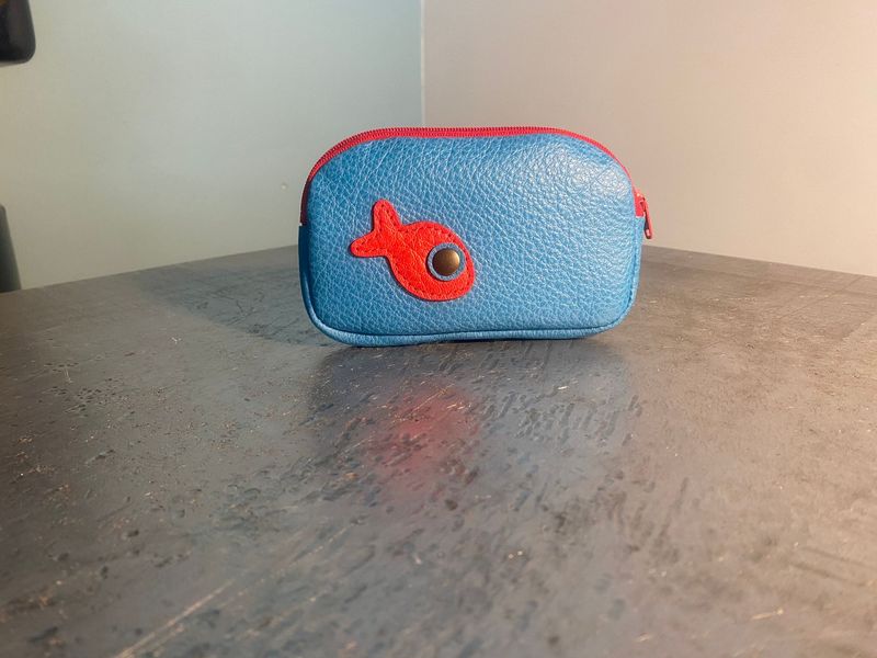 Roscoe turquoise, poisson rouge