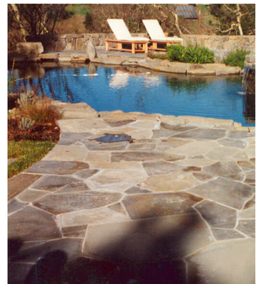 Flagstone BLUESTONE FULL COLOR IRREGULAR STAND UP (3/4 - 1 1/4 in.) Sold/Ton