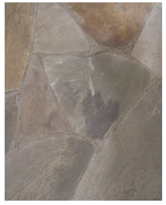 Flagstone BLUESTONE FULL COLOR IRREGULAR STAND UP (1 1/2 - 2 1/2 in.) Sold/Ton. Call for Pricing