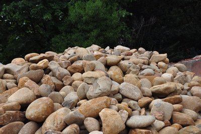 BULK River Rock TENNESSEE 6" to 12" (per cu. yd) DURHAM ONLY WHEN AVAILABLE (SEE it in PALLETS)
