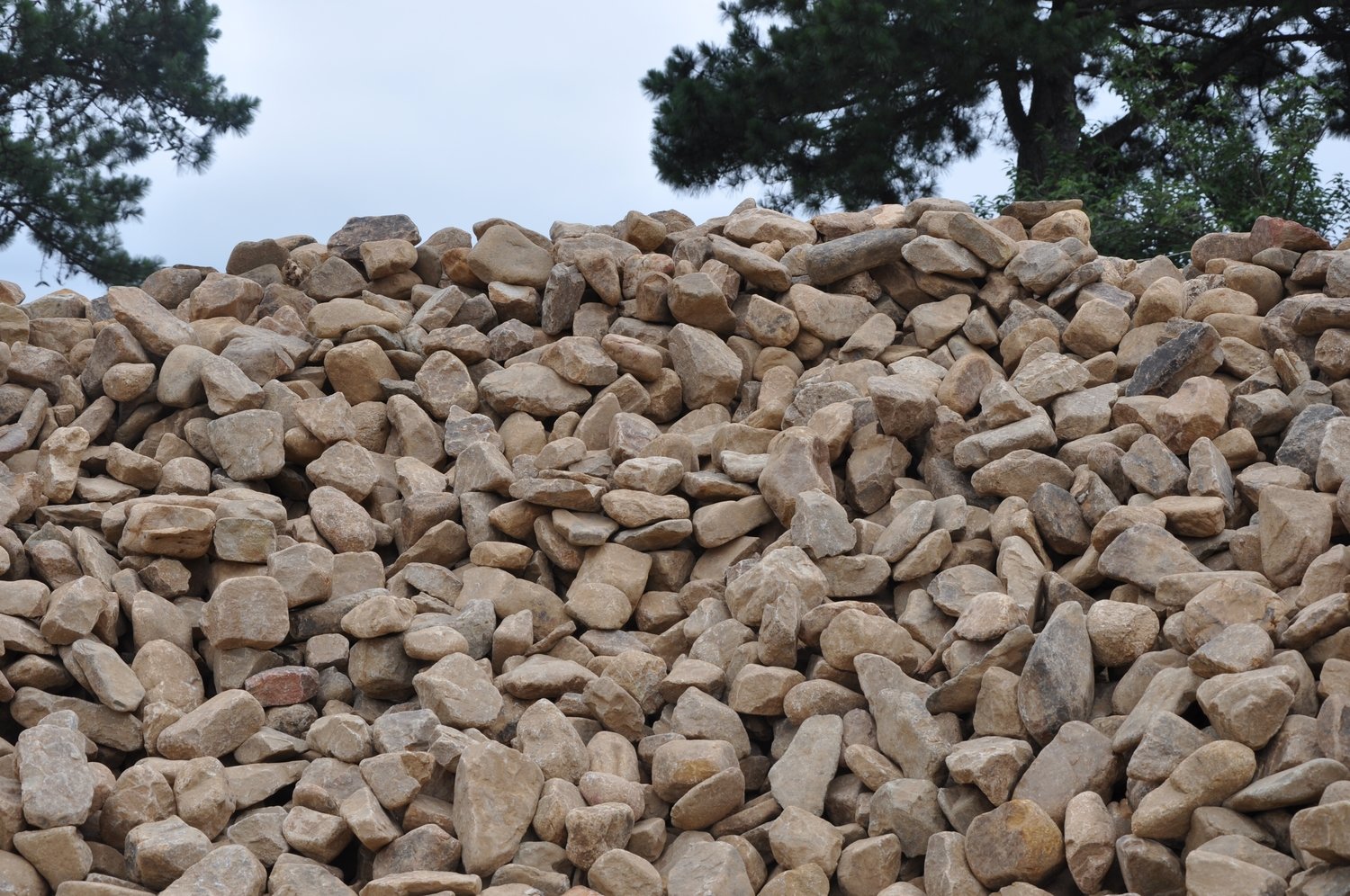 BULK River Rock Virginia Brown 4" to 7" (per cu. yd.)