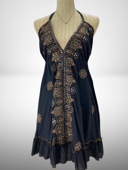 Vestido corto, modelo Gold negro y blanco.