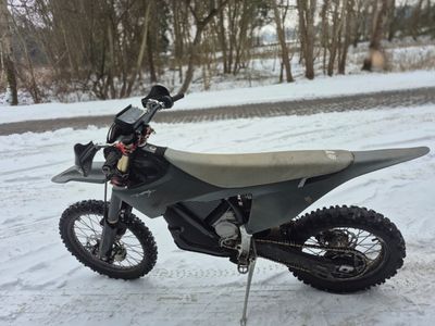 STRIKESEATS Sitzbankschaum hoch (+25 mm) passend für STARK VARG MX EX